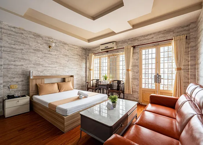 Hoang Long Hotel By Cozrum