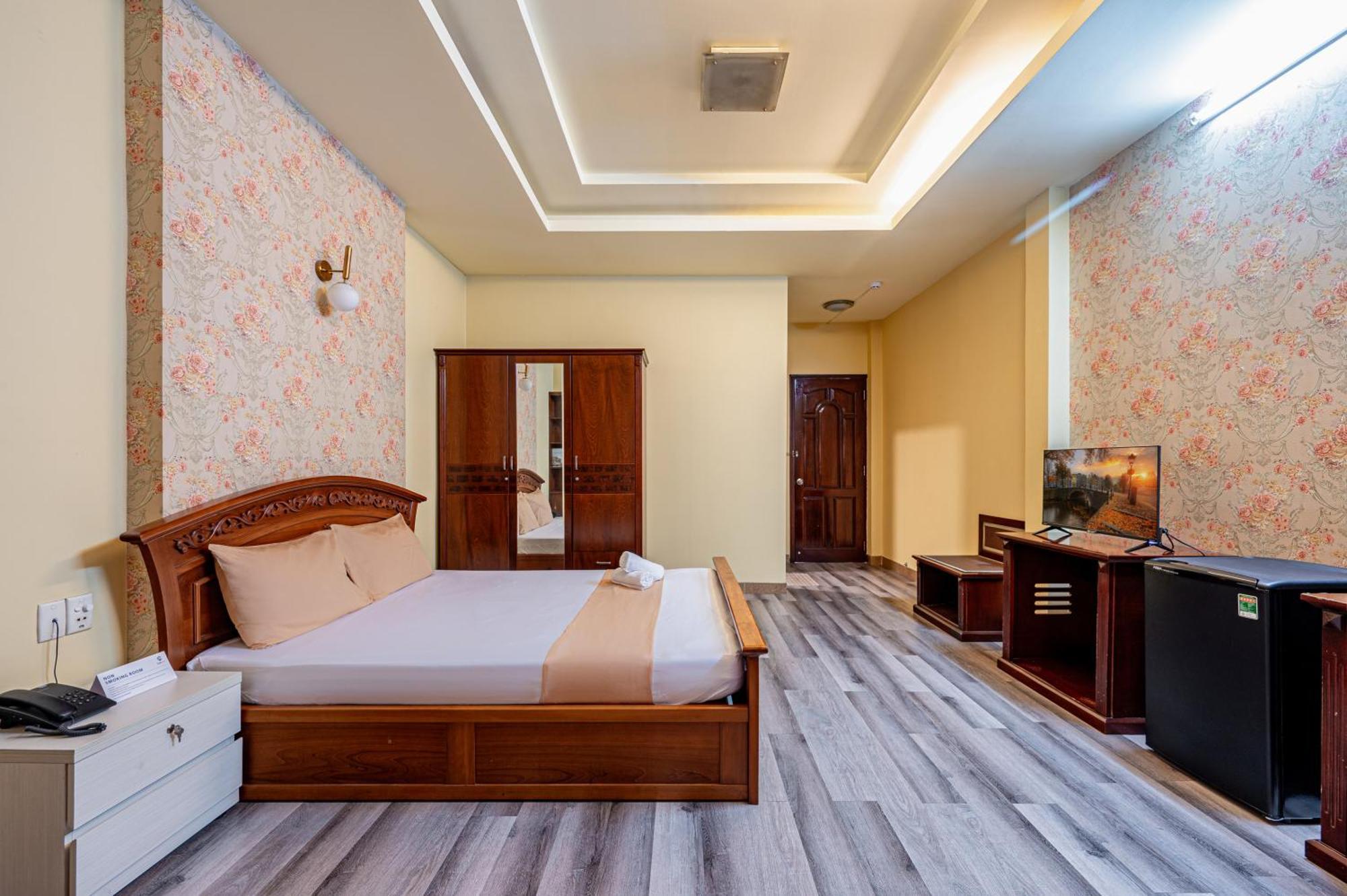 Hotel Hoang Long By Cozrum