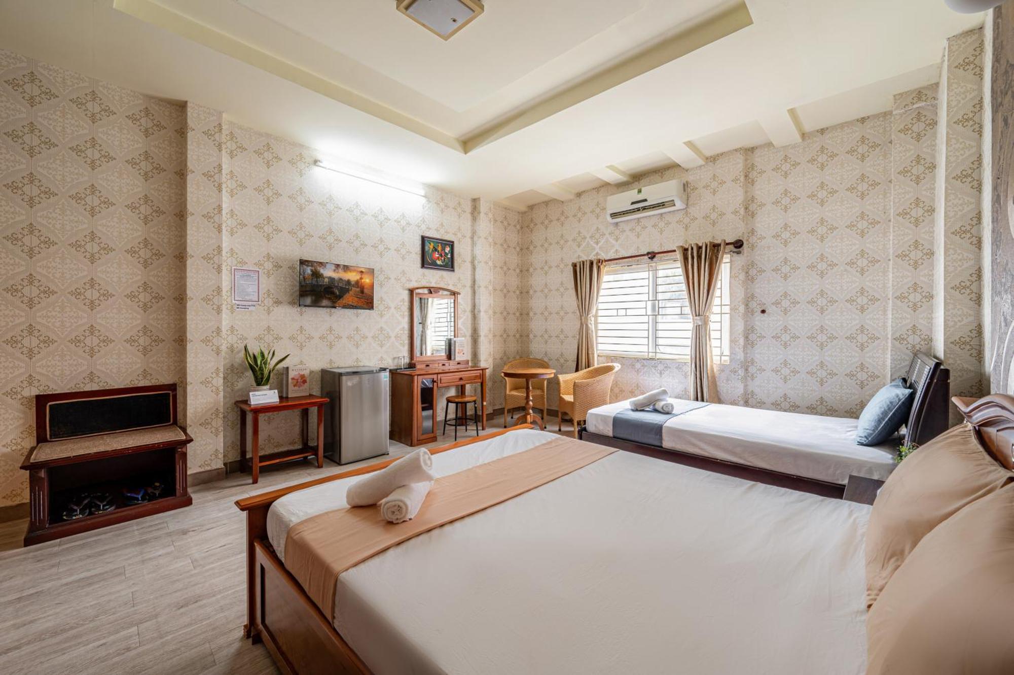 Hoang Long By Cozrum Hotel